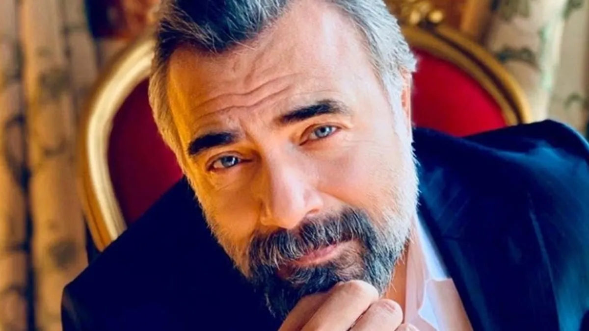 Kim Milyoner Olmak İster’in karizmatik sunucusu Oktay Kaynarca ‘Çakır’ gözlerini annesinden almış! Oktay Kaynarca’nın annesi ile pozuna övgüler yağdı!