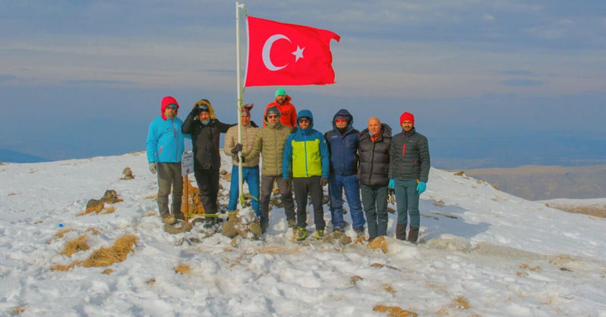Ardahan ve Karslı dağcılar Sarıkamış şehitlerini Allahuekber Dağları’nda andı