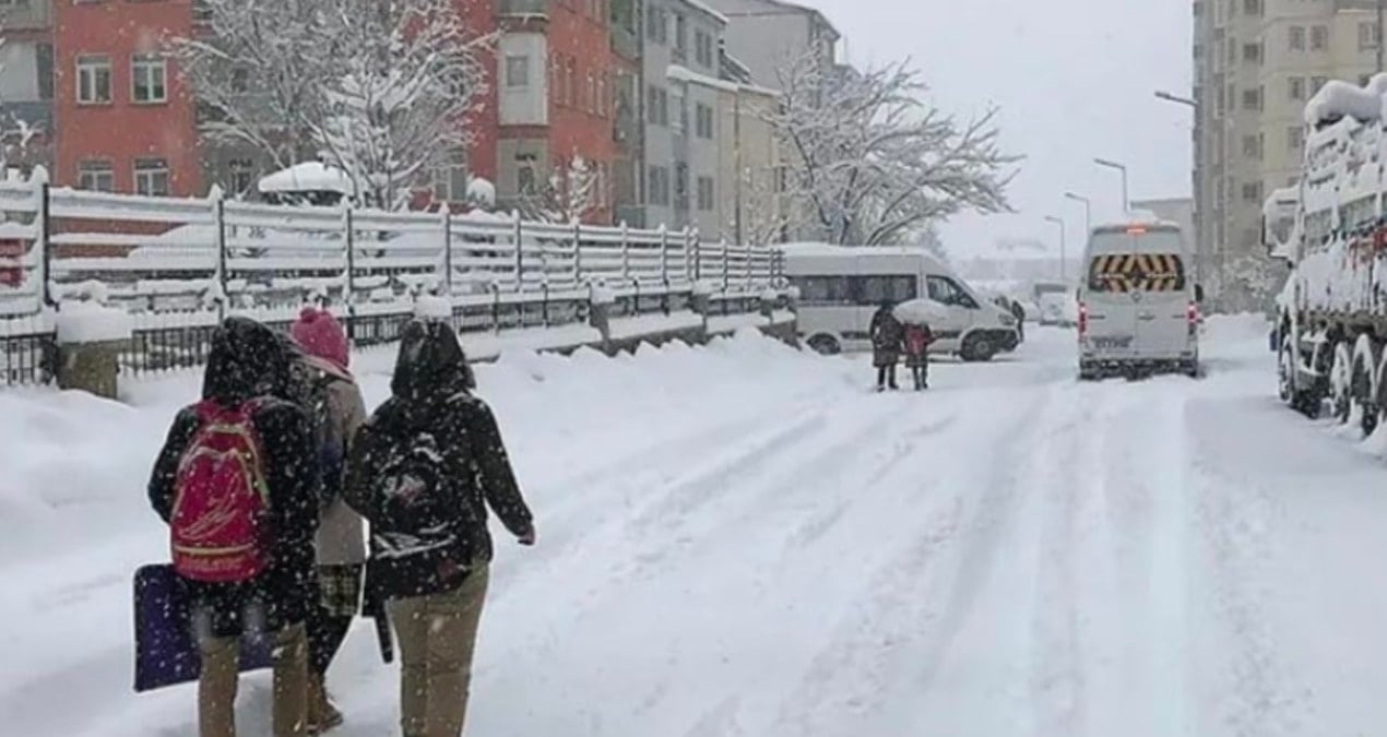 Kar eğitimi de etkiledi! İşte okulların tatil edildiği iller…