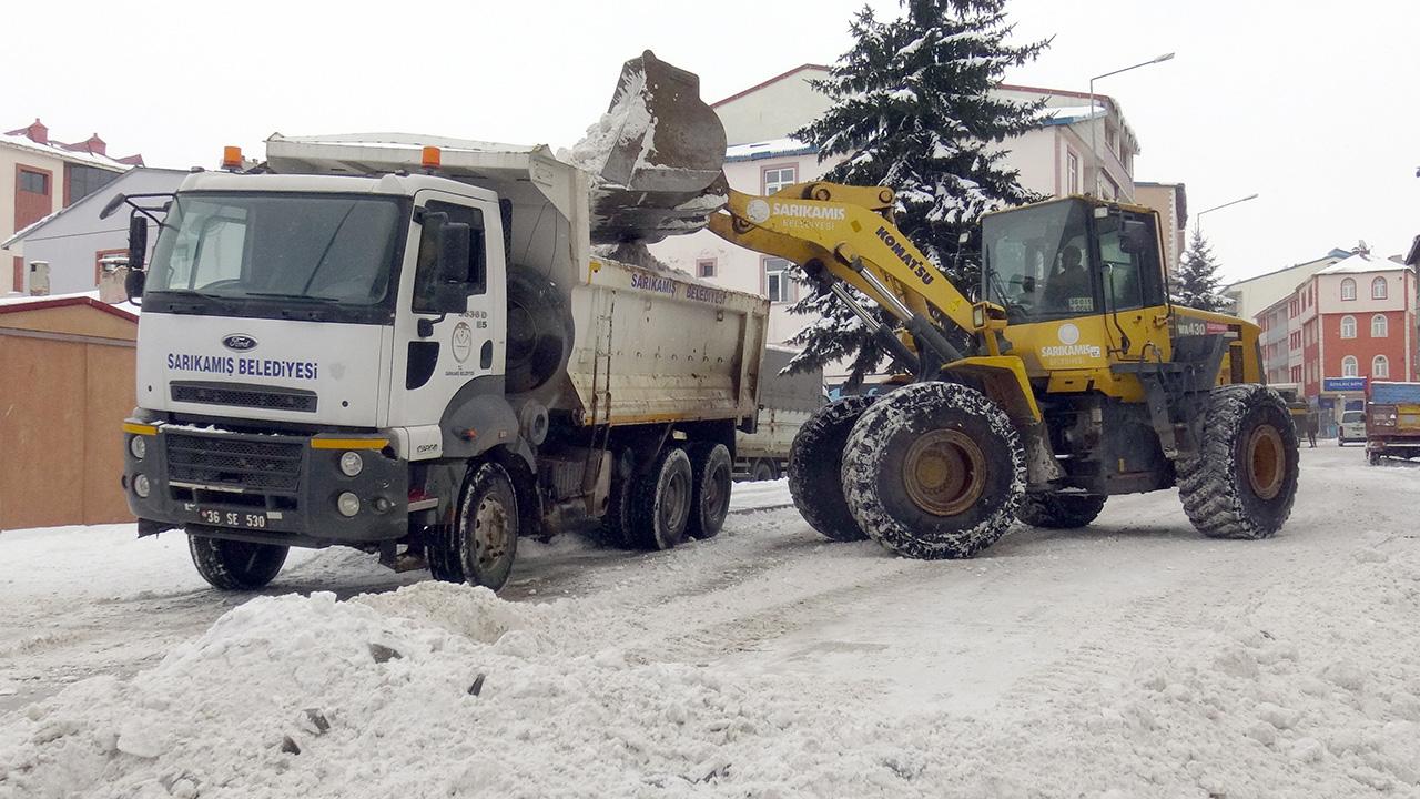 Kars’ta yoğun karla mücadele çalışmaları