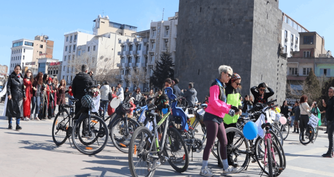Diyarbakır’da kadınlar, ‘8 Mart’ için pedal çevirdi